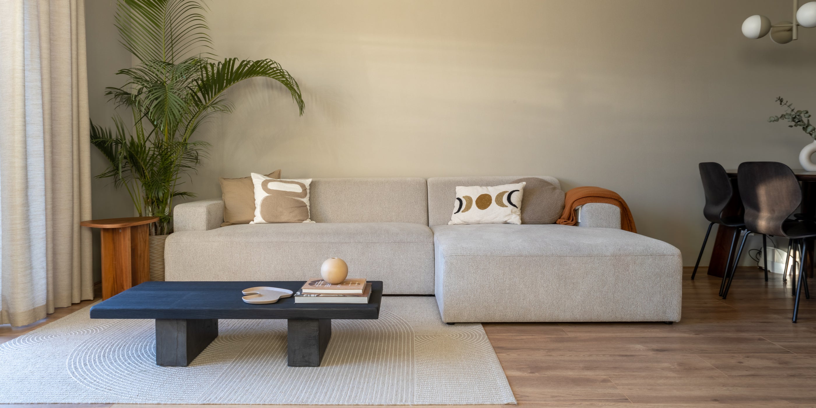 Bank Moa By SIDDE - wabi sabi inrichting woonkamer - aardetinten interieur  Bank Moa By SIDDE - wabi sabi inrichting woonkamer - aardetinten interieur