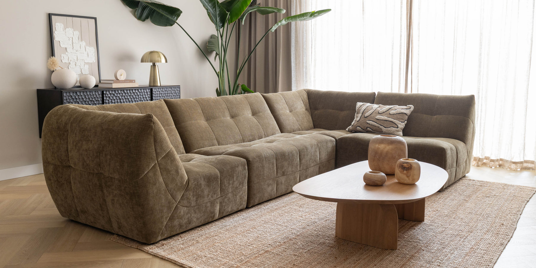 Binnenkijken in een warm minimalistisch interieur Binnenkijken in een warm minimalistisch interieur