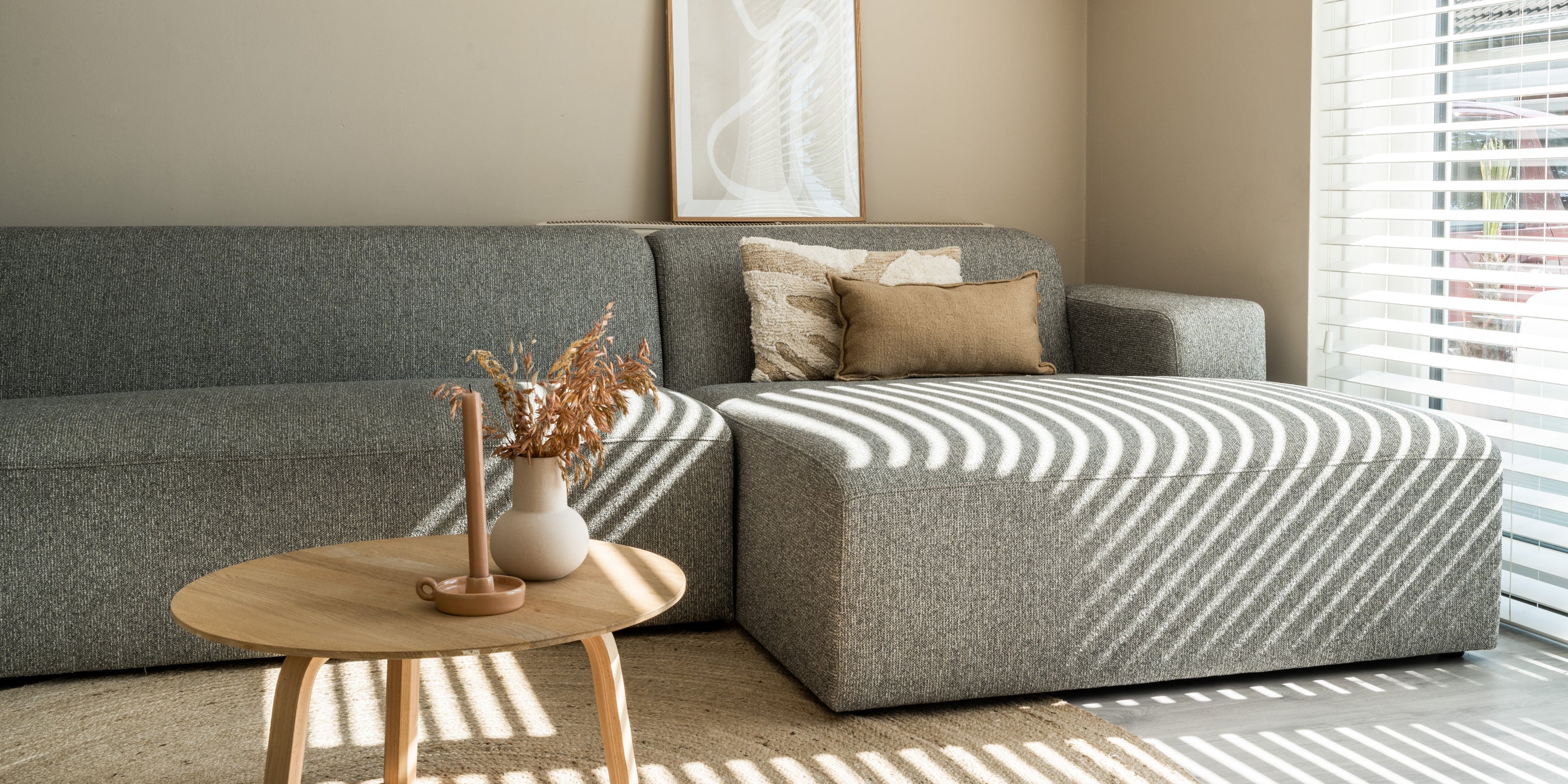 Loungebank Moa By SIDDE - minimalistisch interieur - grijze bank - longchair Loungebank Moa By SIDDE - minimalistisch interieur - grijze bank - longchair