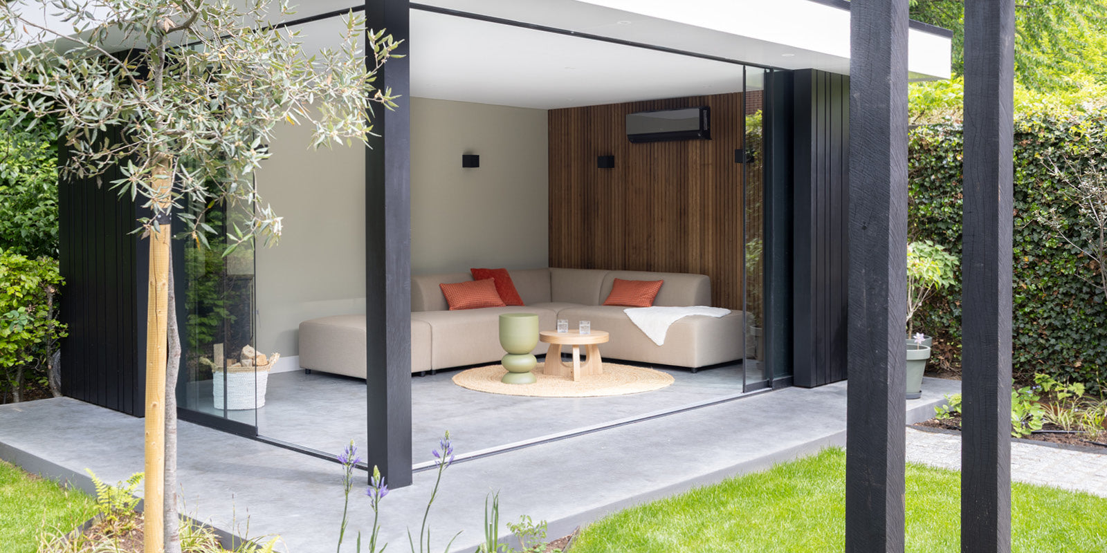 Buitenleven in stijl: Buitenkijken in de gezellige tuin van Wendy